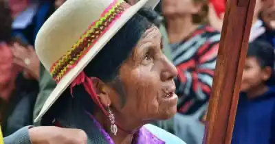 La mujer que camina 300 kilómetros desde la Puna y conmueve a Salta cada septiembre