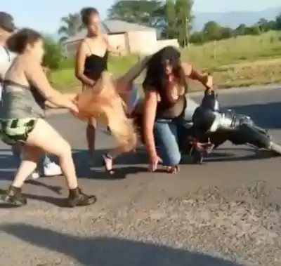 VIDEO| Incidente entre mujeres en el arranque del 2023 en Monteros