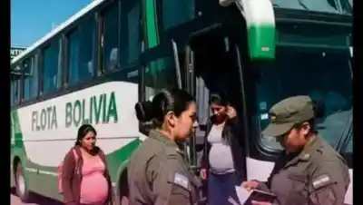 Piden frenar a los colectivos que cruzan a Bolivia: lo que filmaron adentro de un predio