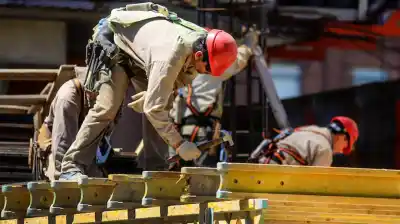 Se quedaron sin obra y ahora 1.420 albañiles buscan trabajo en Madryn: "La situación es grave"
