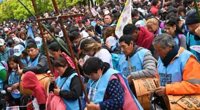 Caminaron bajo la lluvia toda la noche: el pedido que trajo a la Catedral a los 300 peregrinos de Escoipe