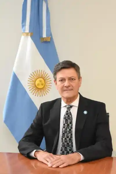 Lo distinguirán en el Senado por Malvinas y su mensaje sobre el Atlántico Sur encendió la polémica