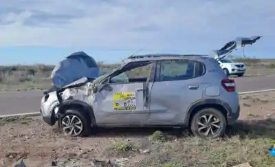 Se quedó dormido al volante en plena ruta: el taxi terminó volcado y lo que dijo a la policía