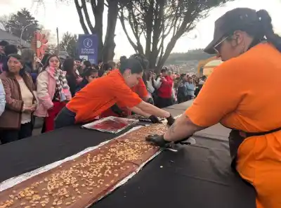 Esquel se lució con una barra de chocolate gigante: 120 kilos y un final inesperado