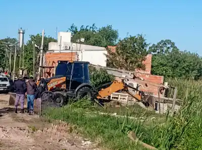 Rellenaban una laguna en Villa Prosperidad: lo que encontraron los hizo retroceder