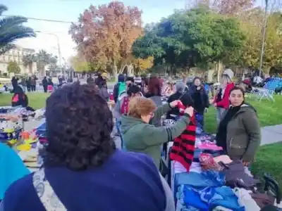Vendían ropa a precio de regalo y lo que escondían detrás cambió todo en Santa Lucía