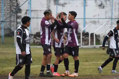 Caram firmó un triplete en La Tablada y Luján sigue imparable: mirá cómo quedó la tabla