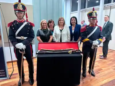La Legislatura tuvo un invitado de honor: el sable que forjó la patria