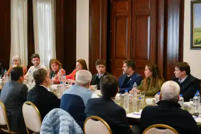 Mientras Nación desmantela políticas de género, 21 municipios bonaerenses firmaron un acuerdo clave