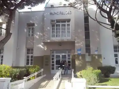 Diez antidisturbios encapuchados en la Municipalidad: el detalle que el municipio no deja pasar