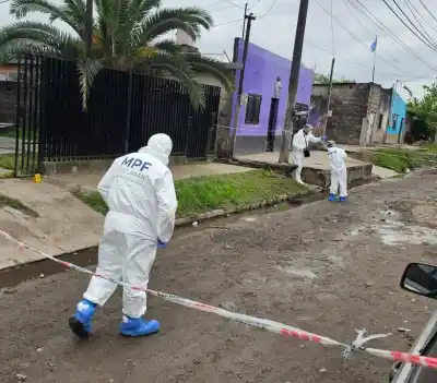 Discusión entre vecinos en El Salvador: uno terminó apuñalado y hay dos detenidos