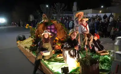 Arata vivió una fiesta inolvidable: el desfile que nadie se quiso perder