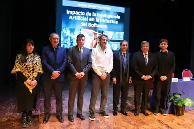 La UNSE firmó con la cámara del software: lo que se viene para los estudiantes de informática