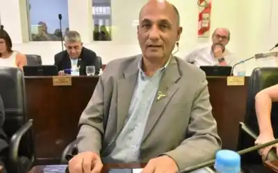 El diputado Rubén Guillón también maneja un vehículo oficial de San Martín: la Municipalidad lo cedió