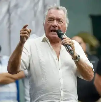 Barrionuevo vuelve a la arena política y lanza una advertencia que sacude Catamarca
