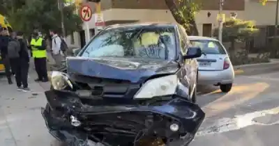 Choque en una esquina clave de Mendoza: una mujer herida y un detalle que complica todo