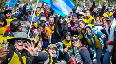 Caminaron días bajo la lluvia y el frío: la promesa que los llevó hasta la Catedral