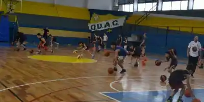 48 horas para armar un campus de básquet: lo que logró la Fundación SISBA en Barranqueras