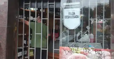 Vinería de Alberdi saqueada: el audaz método que usaron para llevarse decenas de botellas