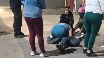 Cenaba con su familia en Chimbas: entraron encapuchados y uno disparó