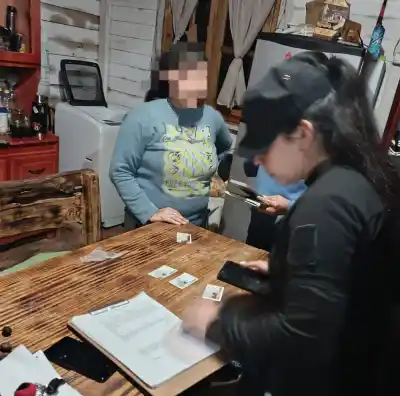 Una abuela denunció a la madre de una adolescente de 13 años: lo que revelaron los golpes en el cuerpo