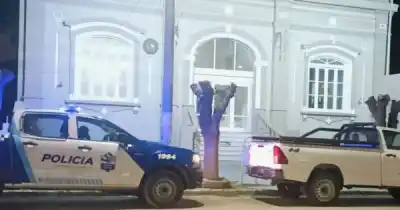 Iba a reabrir el Cine Teatro Español de Puerto Deseado, pero alguien entró y se llevó lo que no se esperaban