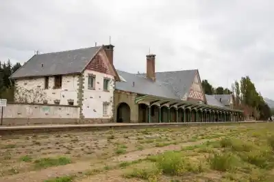 El taller de piedra que funcionó años en la estación de Bariloche tiene los días contados