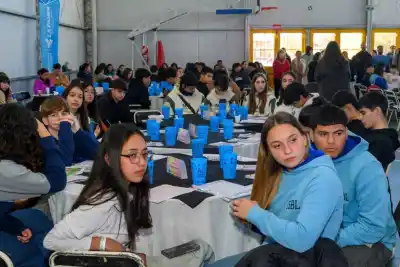Estudiantes de toda La Pampa debaten en la Casa de Gobierno: el proyecto que se lleve el premio se ejecuta