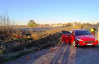 Iban zigzagueando por la Ruta 22, quisieron escapar y todo terminó mal para ellos