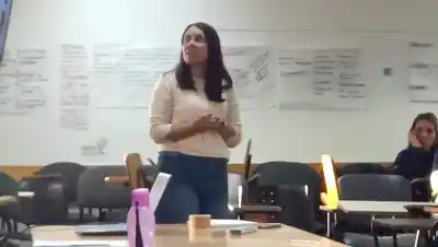El premio que la hizo volver al pueblo donde empezó a dar clases