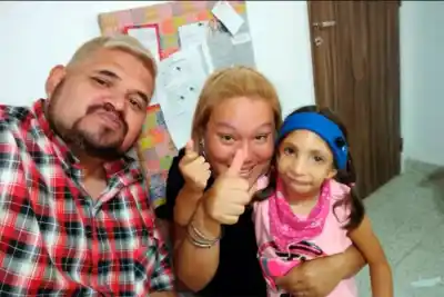 Esperó tres años una familia y lo que encontró adentro de esa casa cambió todo