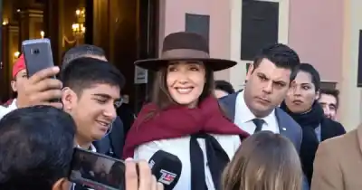 Villarruel y Sáenz compartieron un gesto en plena misa del Milagro que llamó la atención de todos