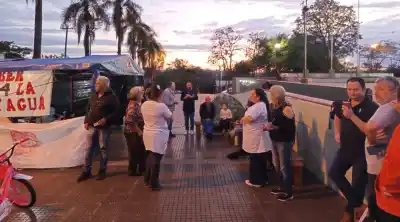 Siguen sin respuestas: el agua que toman en Puerto Piray todavía no tiene análisis