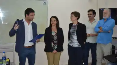 La UNSE abre un debate crucial: ¿Cómo afecta la era digital a nuestra democracia?
