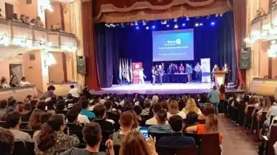 Más de 130 estudiantes reciben hoy una distinción que no se entrega por notas