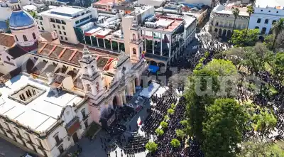 Salta se despertó a 12 grados y con una visita que nadie esperaba en la Catedral