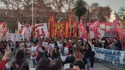La bronca se muda a las calles de Rosario: a qué hora y desde dónde parte la marcha