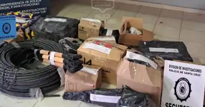 Trabajaba en una ferretería, allanaron su casa y encontraron algo que no esperaban