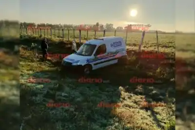 Una ambulancia que trasladaba a un paciente oncológico volcó en plena ruta: qué se sabe del conductor