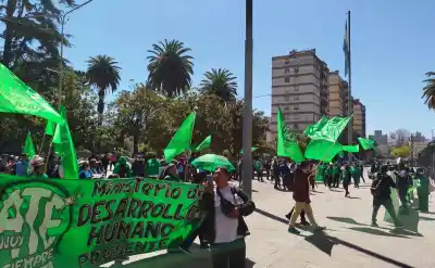 El 6% escalonado que rechazan los estatales y el detalle que el Gobierno no quiere discutir