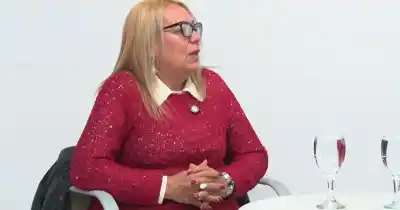 Le notó algo raro a su hija adolescente y lo que descubrió después la llevó a hablar