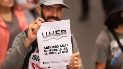 Docentes de UNER paran las clases y salen a la calle: el reclamo que tiene en vilo a los estudiantes