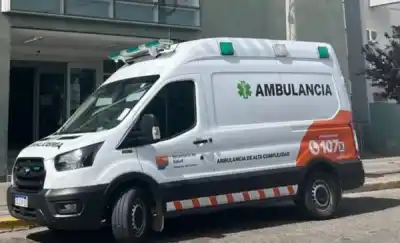 Pedaleaba por Trelew y terminó tendido en la calle: qué encontraron a su lado