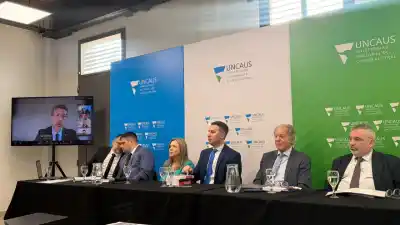 UNCAUS organizó una jornada de Derecho Penal y su rector se llevó dos distinciones inesperadas