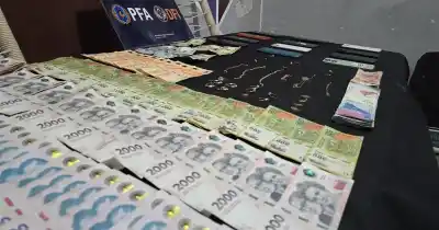 Rosario: Una madre y sus dos hijos detenidos en allanamientos que destaparon un vínculo con Los Monos