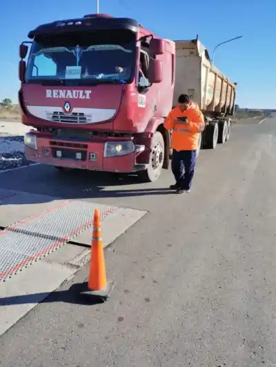 Rutas rionegrinas: los camiones que pasan el límite y las multas que ya superan los $55 millones