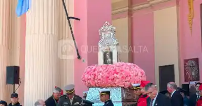 La procesión del Milagro ya está en la calle: la imagen que abrió el cortejo y nadie esperaba