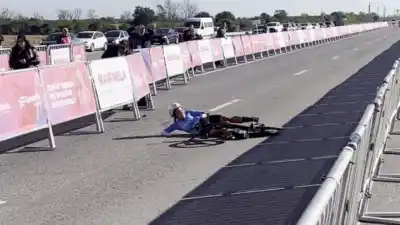 Se fue de la pista en plena contrarreloj de los Suramericanos y terminó contra las vallas