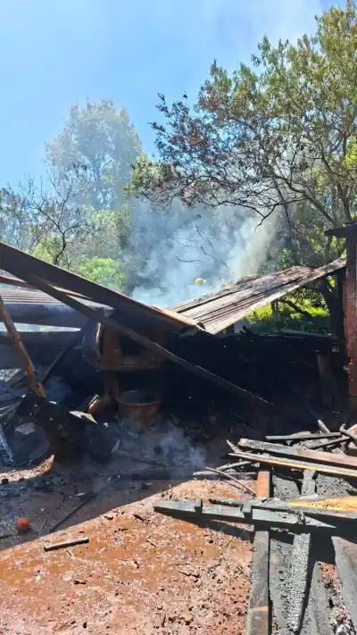 Un horno de barro, un galpón y una casa en Eldorado: lo que pasó a las 13