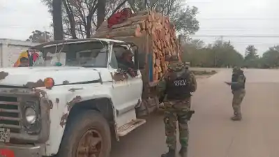 La documentación estaba vencida: lo que encontraron en el camión frenó todo en la ruta 34